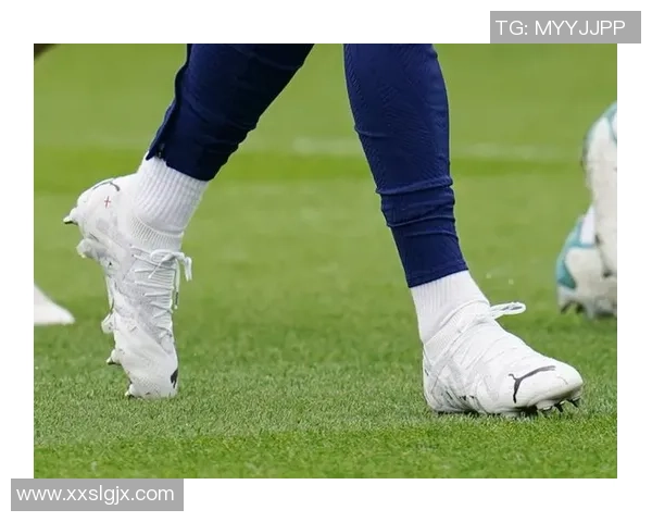 最近球星纷纷穿上新款足球鞋 展现技术与时尚的完美融合